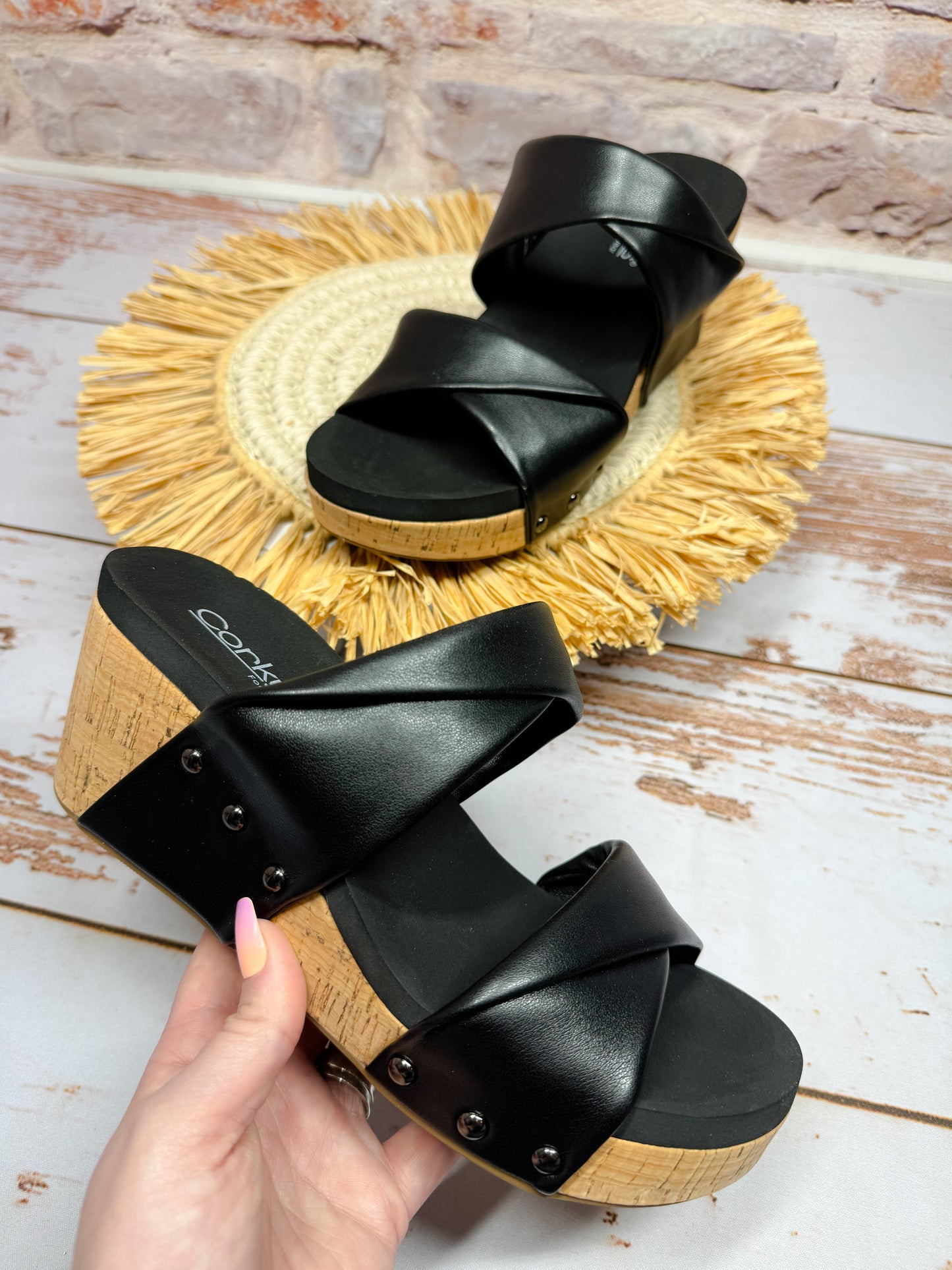 Andrea Classic Wedge In Black